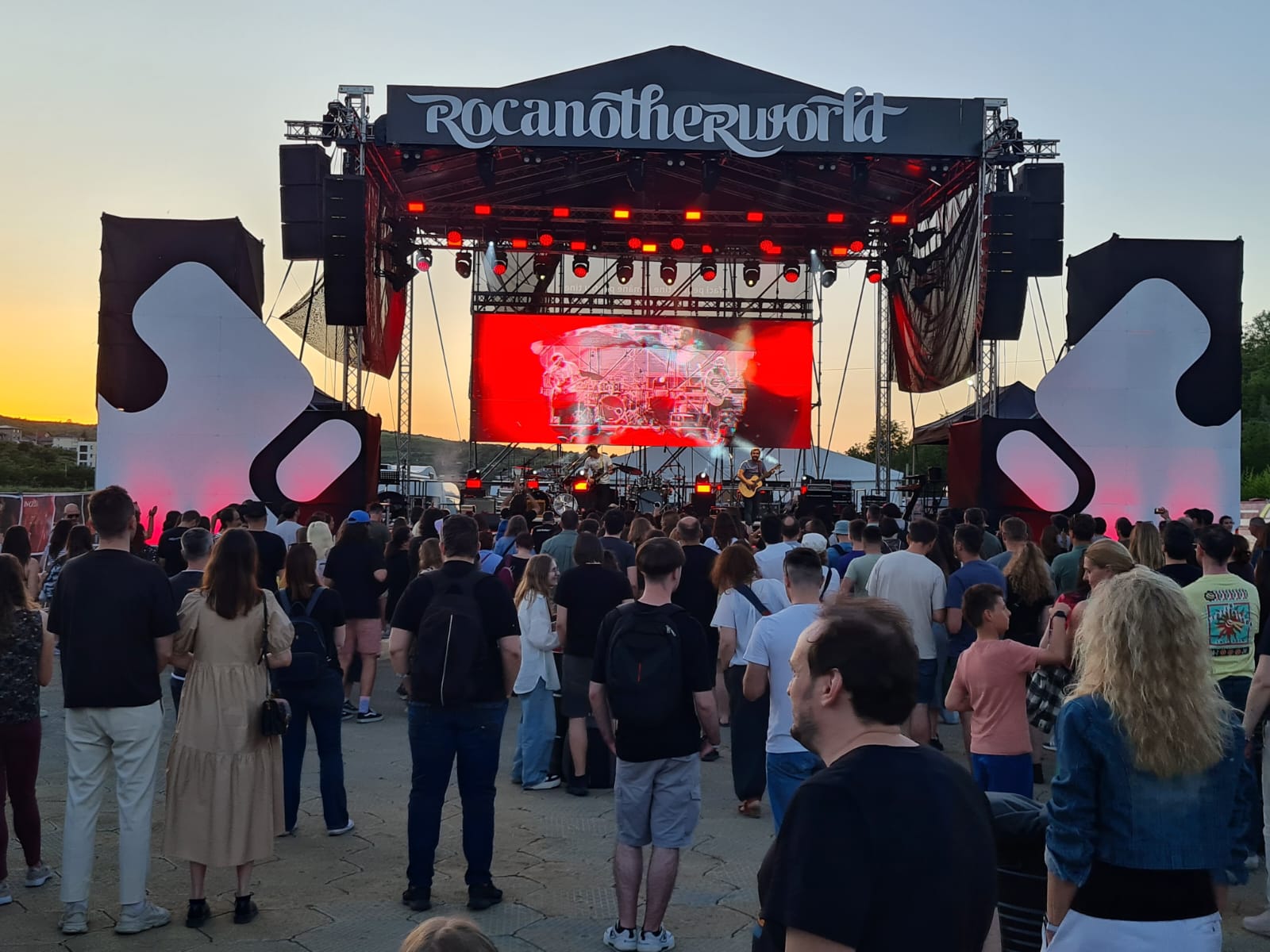 VIDEO Prima seară de la Rocanotherworld a început în forță