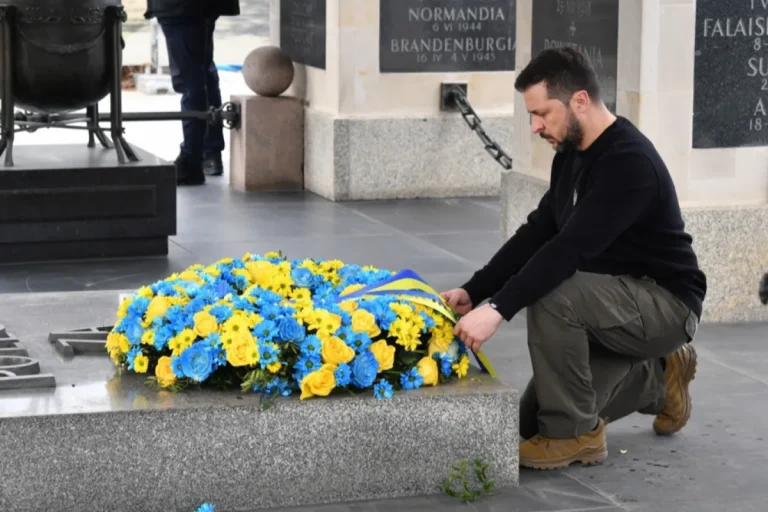 Zelenski, ovaţionat la ceremonia marcării a 80 de ani de la Debarcarea în Normandia