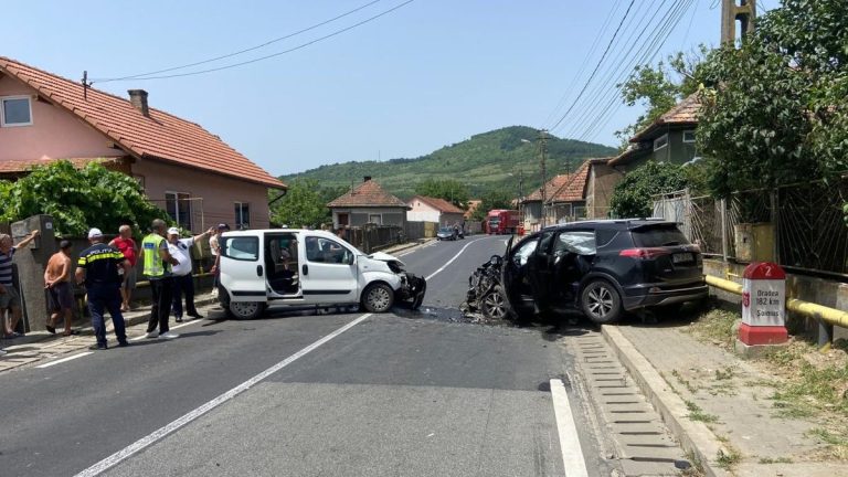S-a activat planul roșu de intervenție: Accident rutier în care au fost implicate opt persoane
