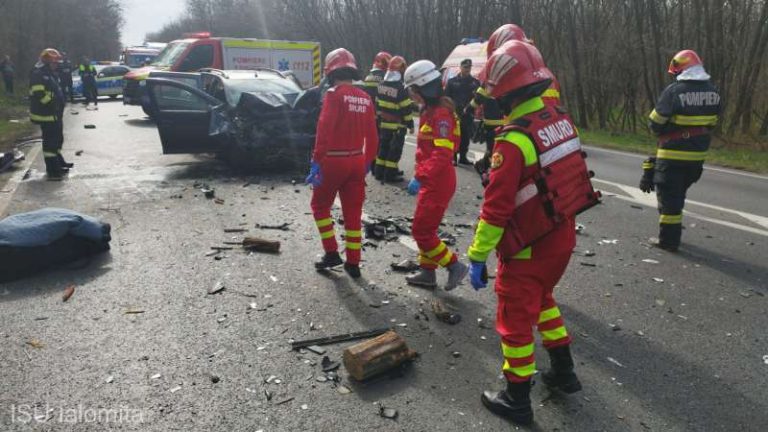 Patru autoturisme, implicate într-un accident pe drumul morții: patru persoane au fost rănite
