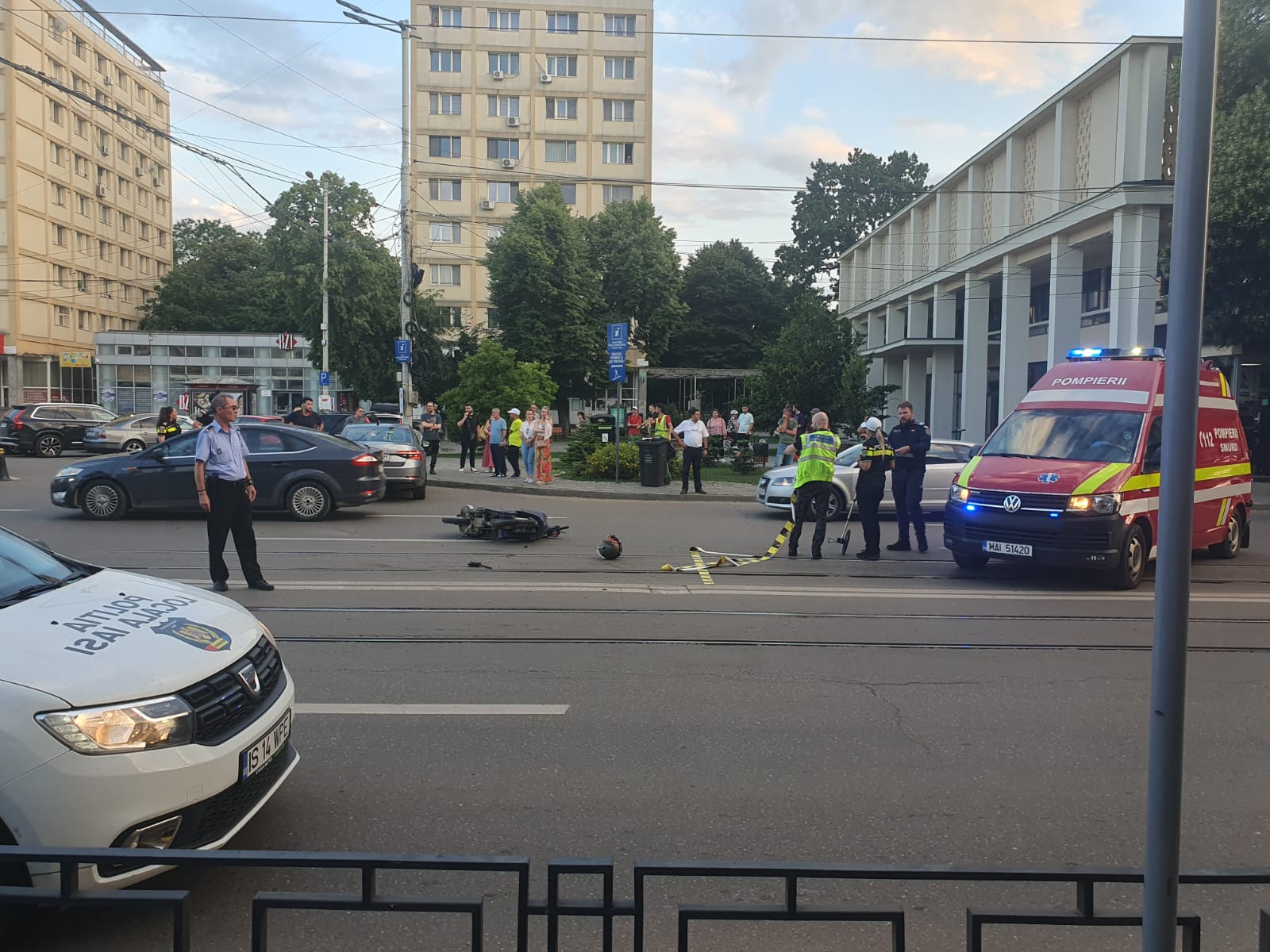 Motociclist rănit în centrul Iașului în urma unui accident rutier/FOTO