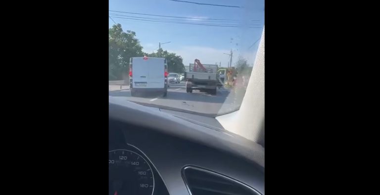 Accident cu patru maşini, la Uricani: Şase persoane au fost rănite