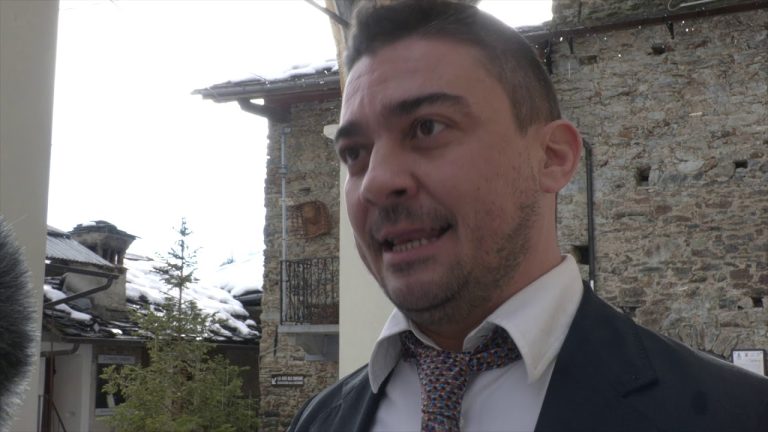 Satul de munte unde, din 46 de locuitori, 30 candidează alegerile locale. De ce se ”bat”