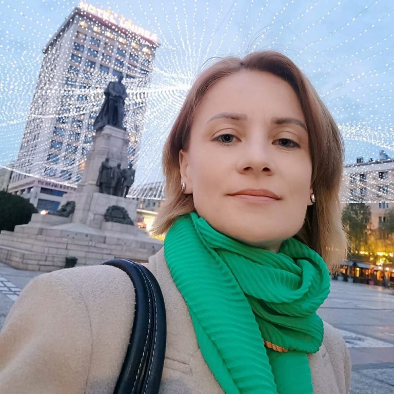 O tânără din Costuleni urmează să preia mandatul de senator al Dianei Șoșoacă