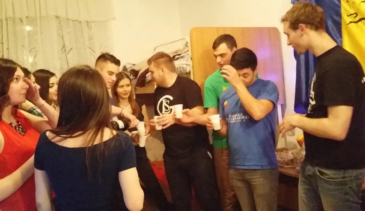  Zile de naștere, în studenție – Momentele de neuitat ale anilor de facultate