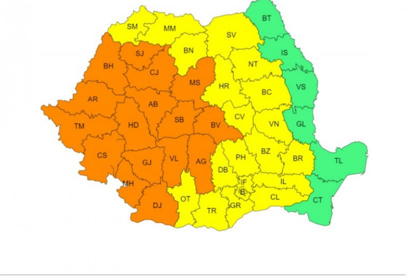  Tunete și fulgere în mai toată țara. La Iași vremea este potolită