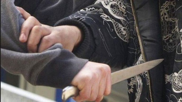 Cioban la un pas de crimă din cauza unei glume proaste la adresa nevestei amicului de pahar