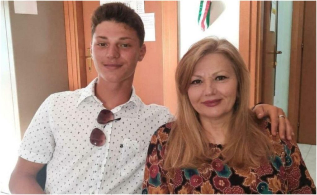  Nepot și bunică dau împreună bac-ul. Au fost colegi de bancă