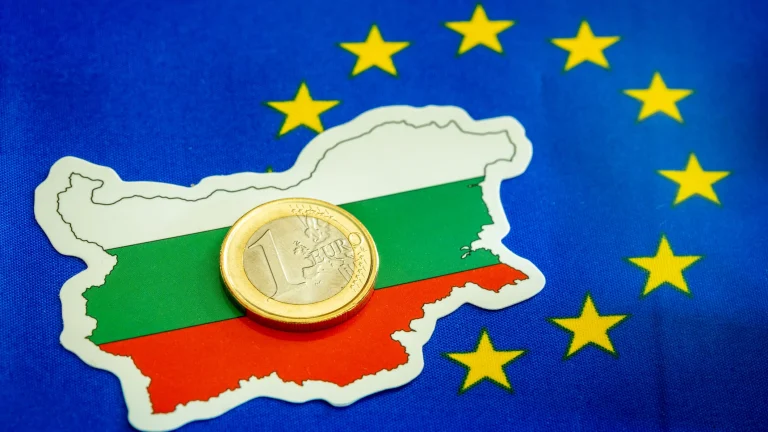 Bulgaria se așteaptă să intre în zona euro la toamnă. Ce condiții mai are de îndeplinit
