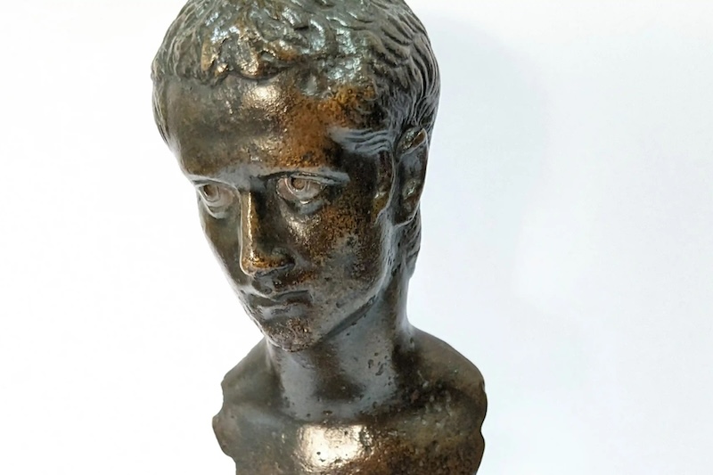  Bustul din bronz al împăratului roman Caligula, găsit după 200 de ani
