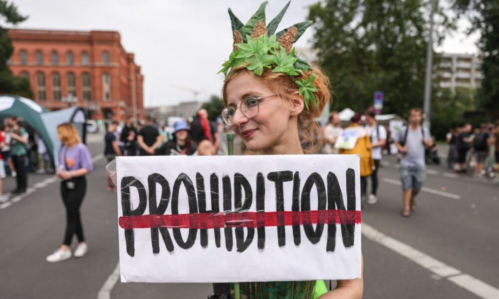 La două luni după legalizarea parţială a consumului de canabis, Germania înăspreşte restricţiile