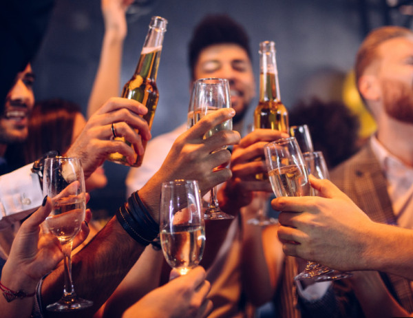 A chefuit până dimineață la Agia Napa, în Cipru, iar la 8 seara i-a ieșit alcolemie 1,1‰ la Iași