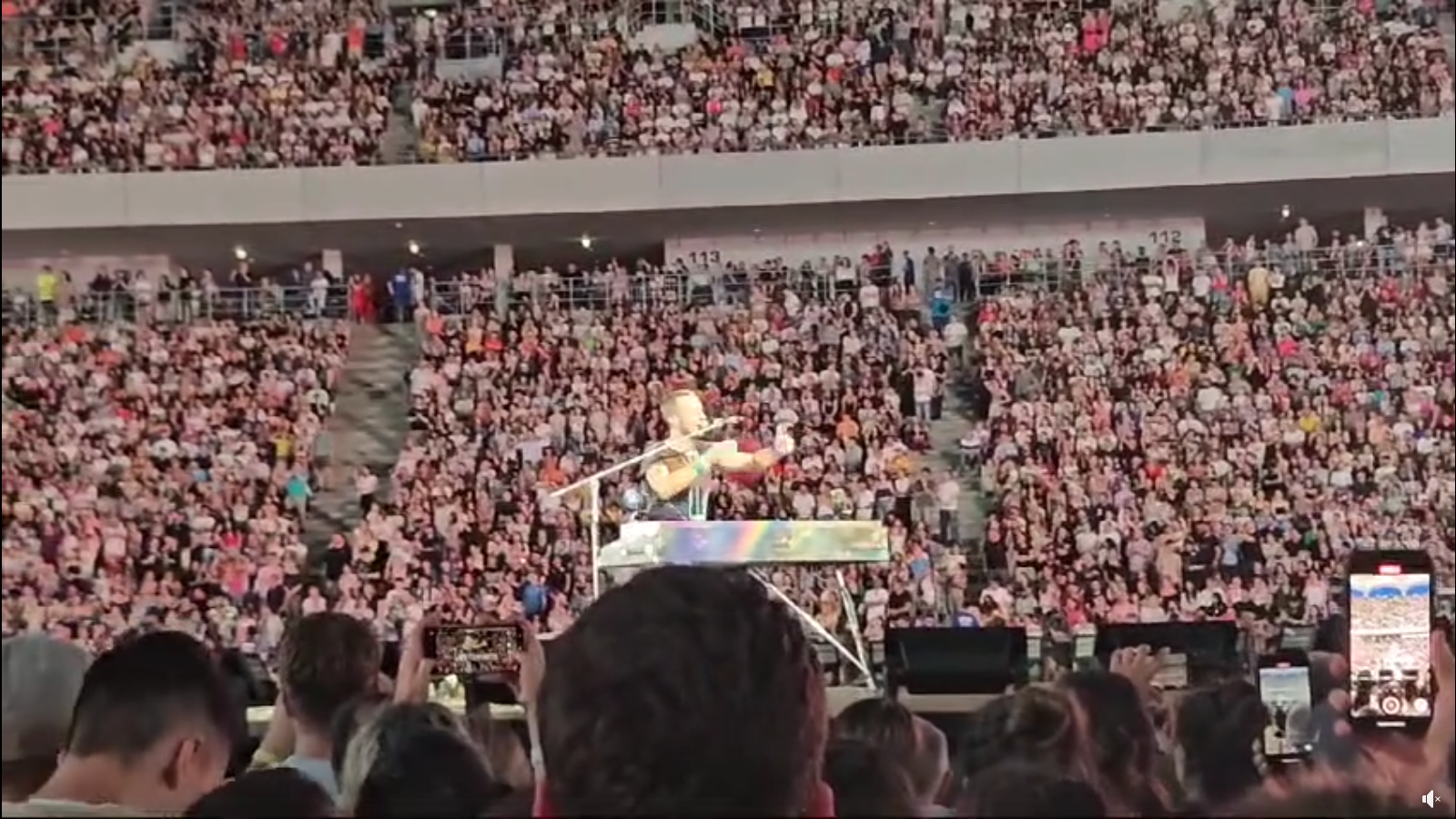 VIDEO Chris Martin de la Coldplay, ziua a doua de concert: ”Huiduitul de azi a fost mai bun decât cel de ieri”