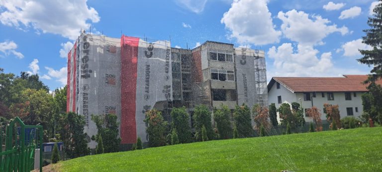 Se consolidează blocul din Copou afectat de explozia din 2016. Investitorul: Costa mai puțin dacă ridicam de la zero