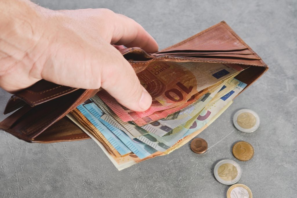 Guvernul anunță, oficial, că va crește toate impozitele majore: TVA, accize, impozit pe profit sau venit