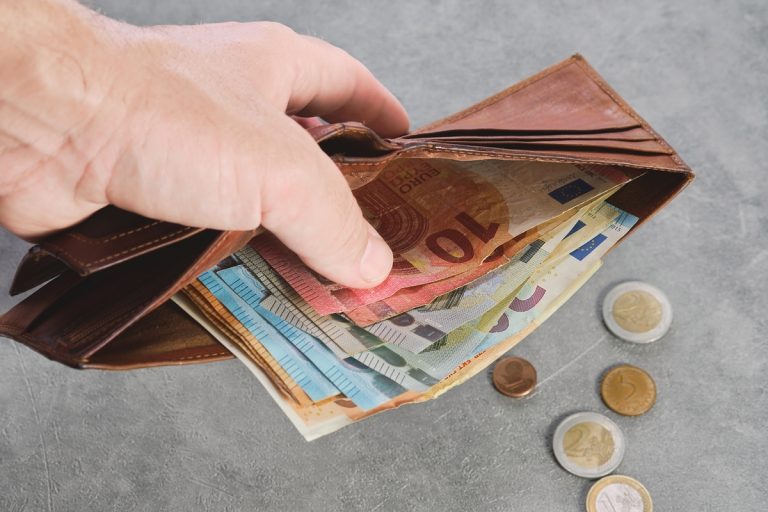 Guvernul anunță, oficial, că va crește toate impozitele majore: TVA, accize, impozit pe profit sau venit