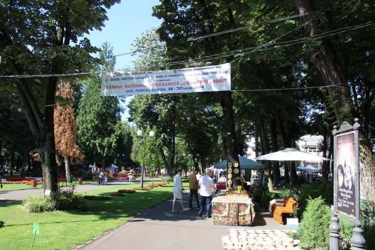 Parcul Copou s-a umplut iarăși de culoare: Târgul de ceramică tradițională Cucuteni-5000