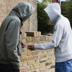 Ziua student, noaptea traficant. Un tânăr se folosea de cursurile de la facultate pentru a produce singur droguri acasă