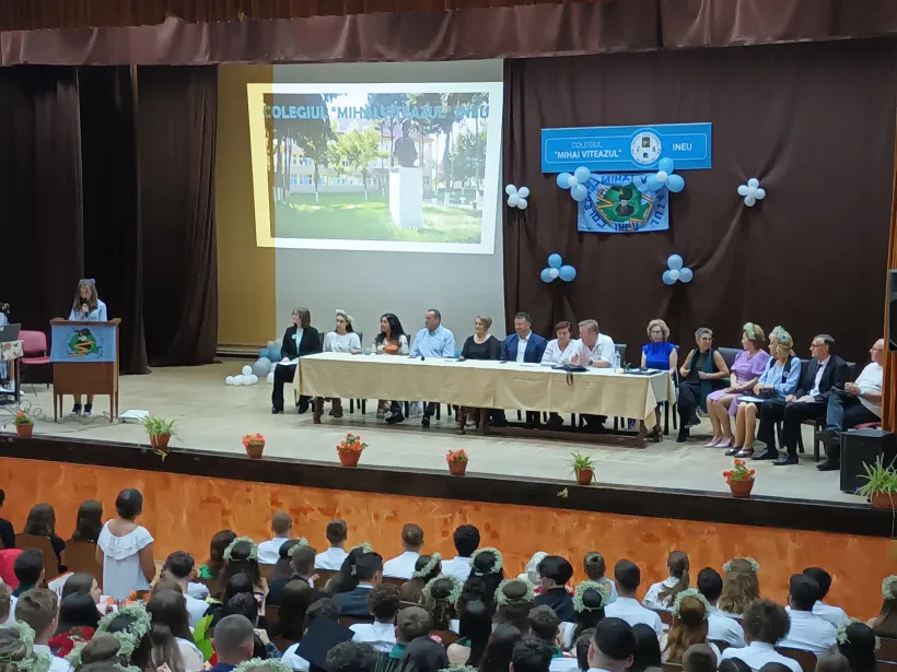 VIDEO Discursul curajos al unei șefe de promoție de la un colegiu: Ce m-a învățat școala? Să mă conformez, să mint, să-mi șterg cu buretele personalitatea