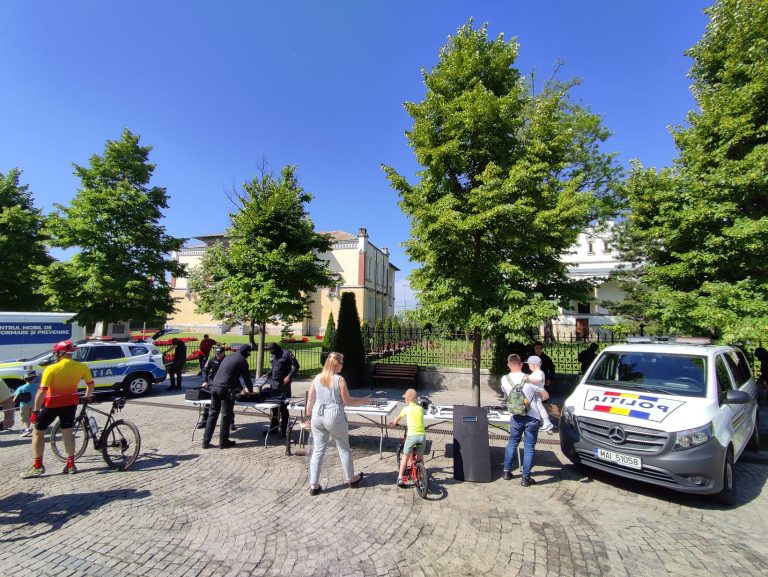 Expoziție cu tehnică a Poliției în centrul Iașului. Ce pot vedea copiii - FOTO