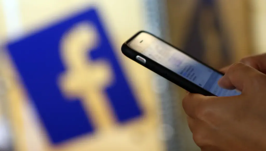  Cum te dai de gol că ești prost, pe Facebook, fără să știi? Opinia unui universitar ieșean