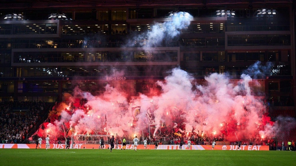 Euro-2024: Amendă pentru Croaţia, după ce fanii au aprins fumigene şi au aruncat obiecte în teren