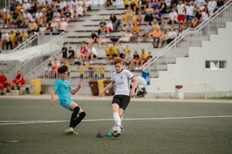 FOTBAL Cine sunt puștii de 15 ani de la Iași care vor să ajungă campionii României?