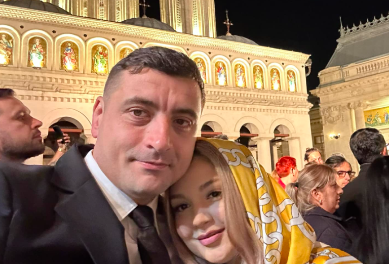 După ce George Simion a propus boicotarea Raiffeisen Bank, creditul soției sale la acea bancă a dispărut, deși consoarta liderului AUR mai avea 28 de ani de plătit rate