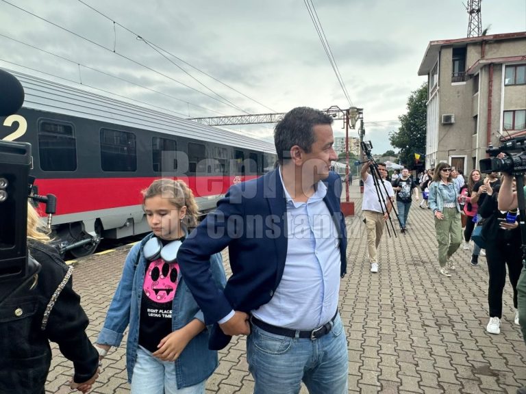 Sorin Grindeanu s-a dus la mare cu ... trenul