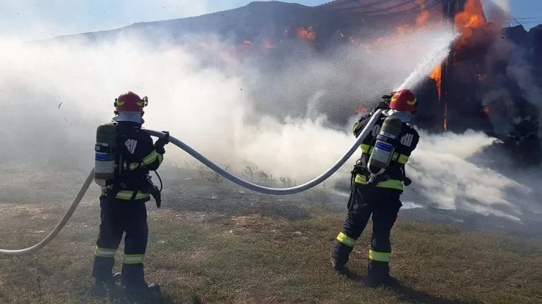 Depozit de furaje făcut scrum de radiația solară
