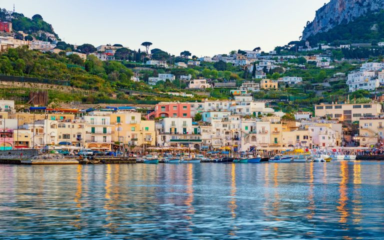  Interdicţia de intrare a turiştilor în insula Capri a fost ridicată
