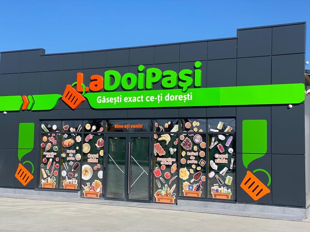  Reţeaua LaDoiPaşi deschide vineri 60 de magazine. Ce salarii se oferă