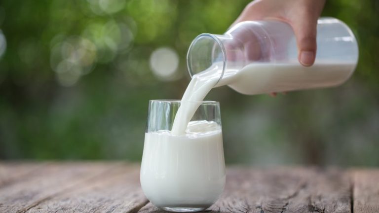 Cum să scapi ușor de „burtă” - Laptele pe care nu ar trebui să-l consumi vreodată