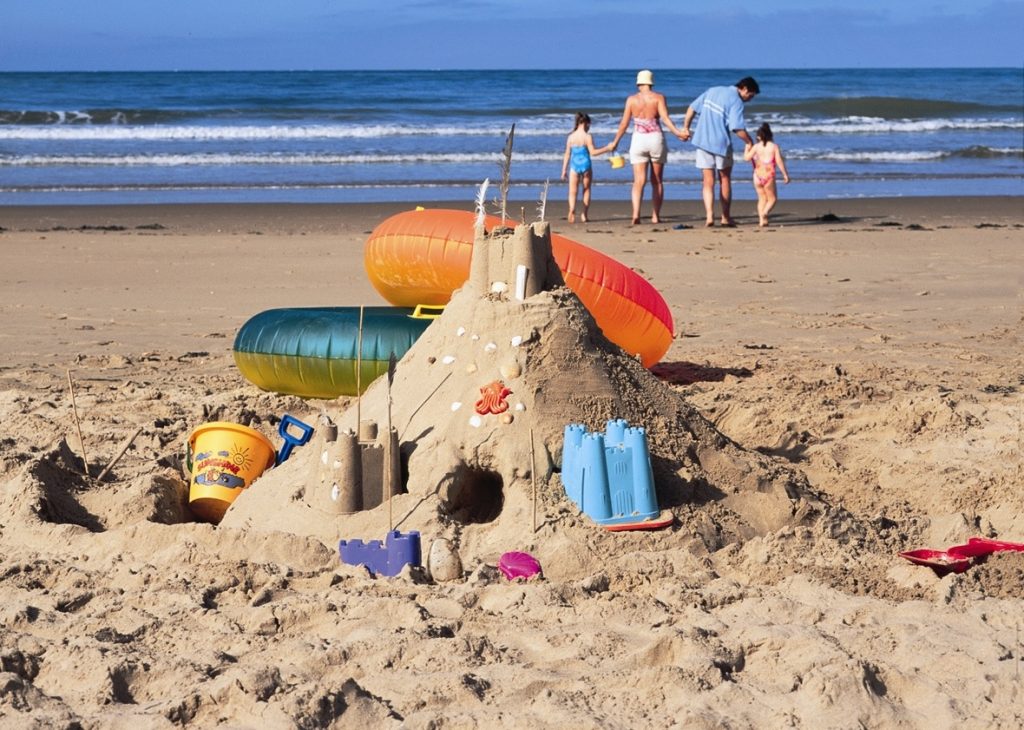 Românii îşi vor petrece minivacanţa de Rusalii pe litoralul românesc. Preţul mediu pentru un sejur de două nopţi este de 741 de lei