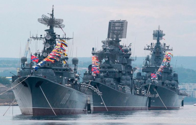 Putin a ordonat navelor din Flota Mării Negre să se strângă în Marea Azov. Ce misiune le dă?