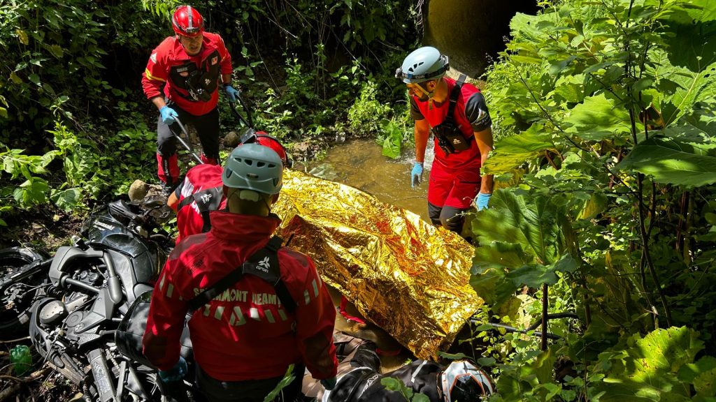  Motociclist din Sibiu, mort în albia unui pârâu, în Parcul Naţional Ceahlău