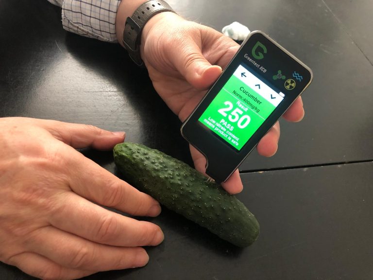 Am testat legume și fructe din supermarket în „laborator”: proba nitraților. Experiment inedit al ZDI