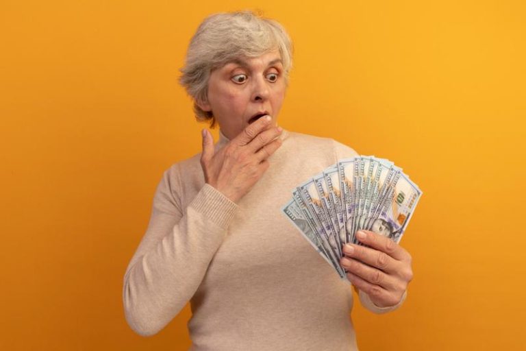 5.000 lei pensie la recalculare, după doar 29 ani lucrați. Câte mii de lei ia în plus pensionarul?