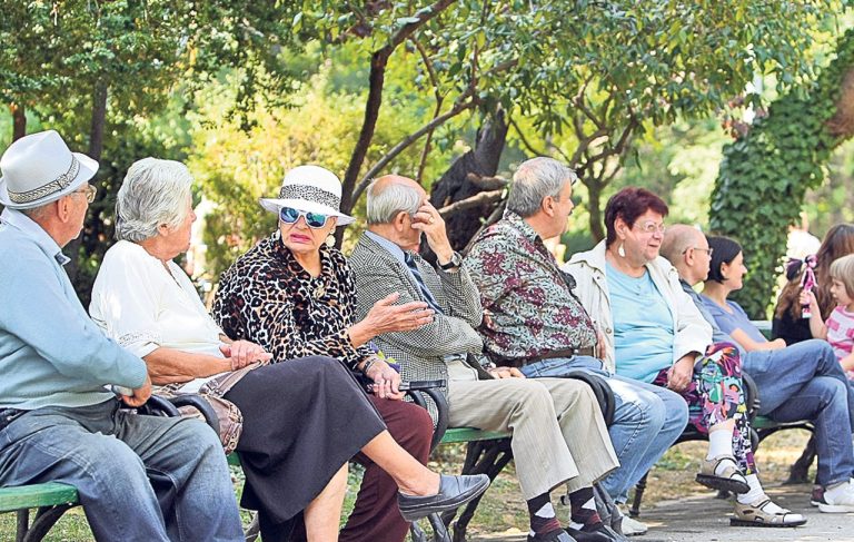 Cine sunt pensionarii români, forțați să iasă la pensie și să piardă bani. Decizia, luată de Tribunal