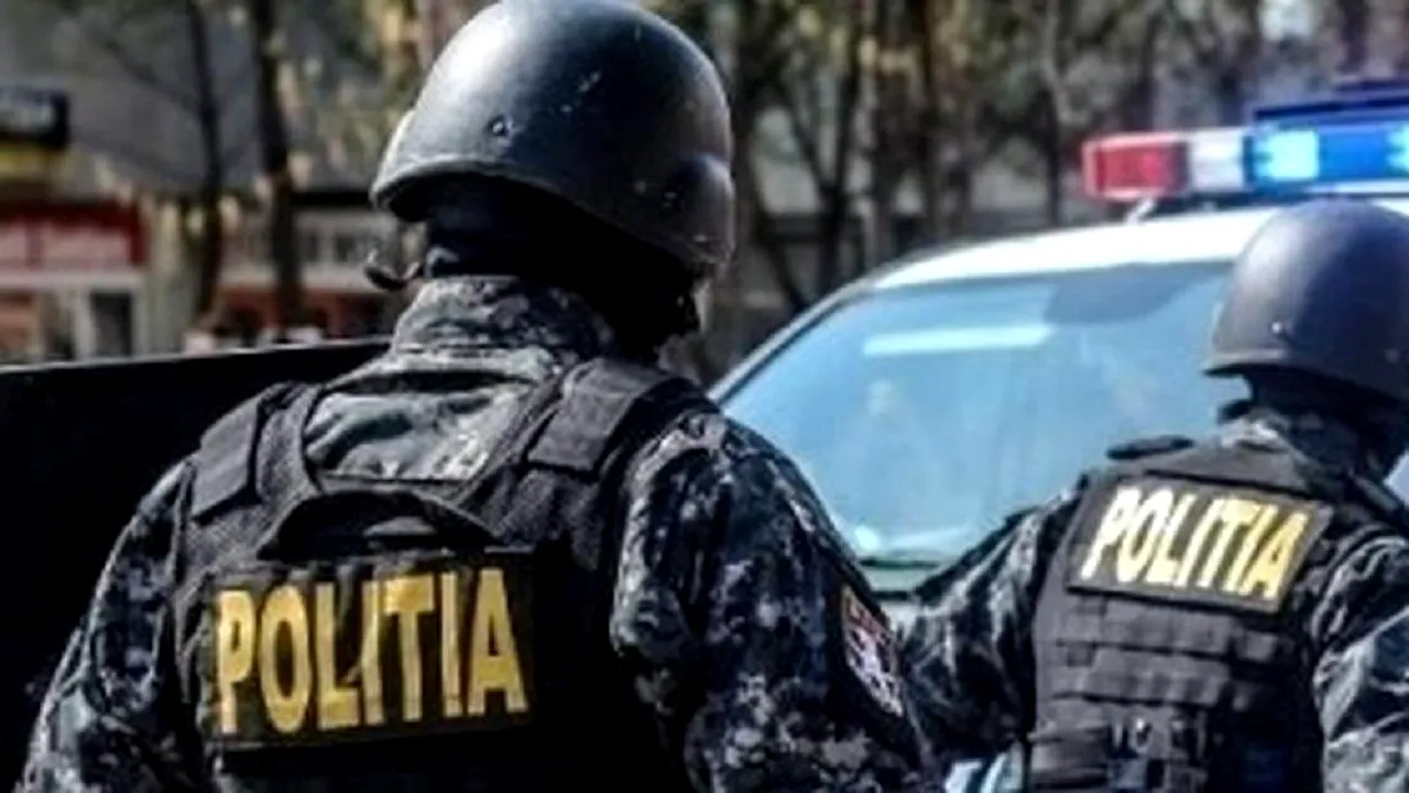Un fost angajat MAI și un colonel în rezervă, acuzați de DIICOT de grup infracțional după pensionare, în traficul cu migranți