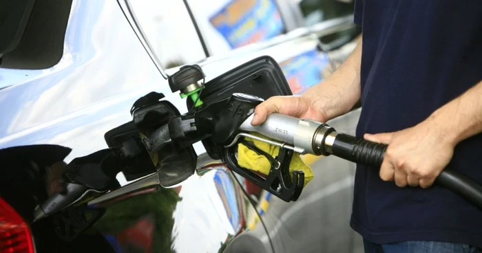 Ultima zi cu carburanţi ieftini pentru şoferii români. De mâine, un plin va fi chiar şi cu 20 de lei mai scump