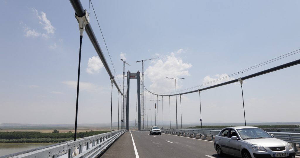  Noi lucrări și restricții de circulație pe podul de la Brăila până la finele lunii august