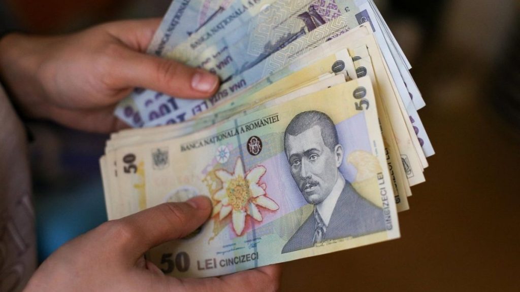 O contabilă a MAE ar fi plătit salarii iubitului ei și fiului acestuia, timp de 12 ani, deși nu erau angajați la minister
