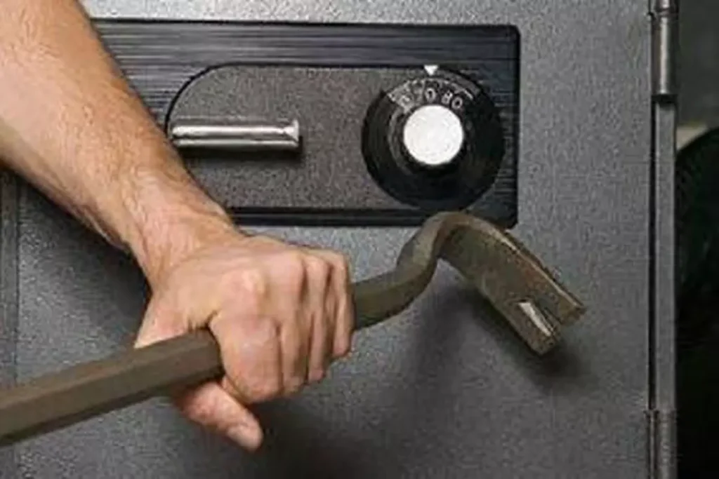  UPDATE Polițiștii au prins hoțul care a furat seiful de la o sală de jocuri din Lunca Cetățuii