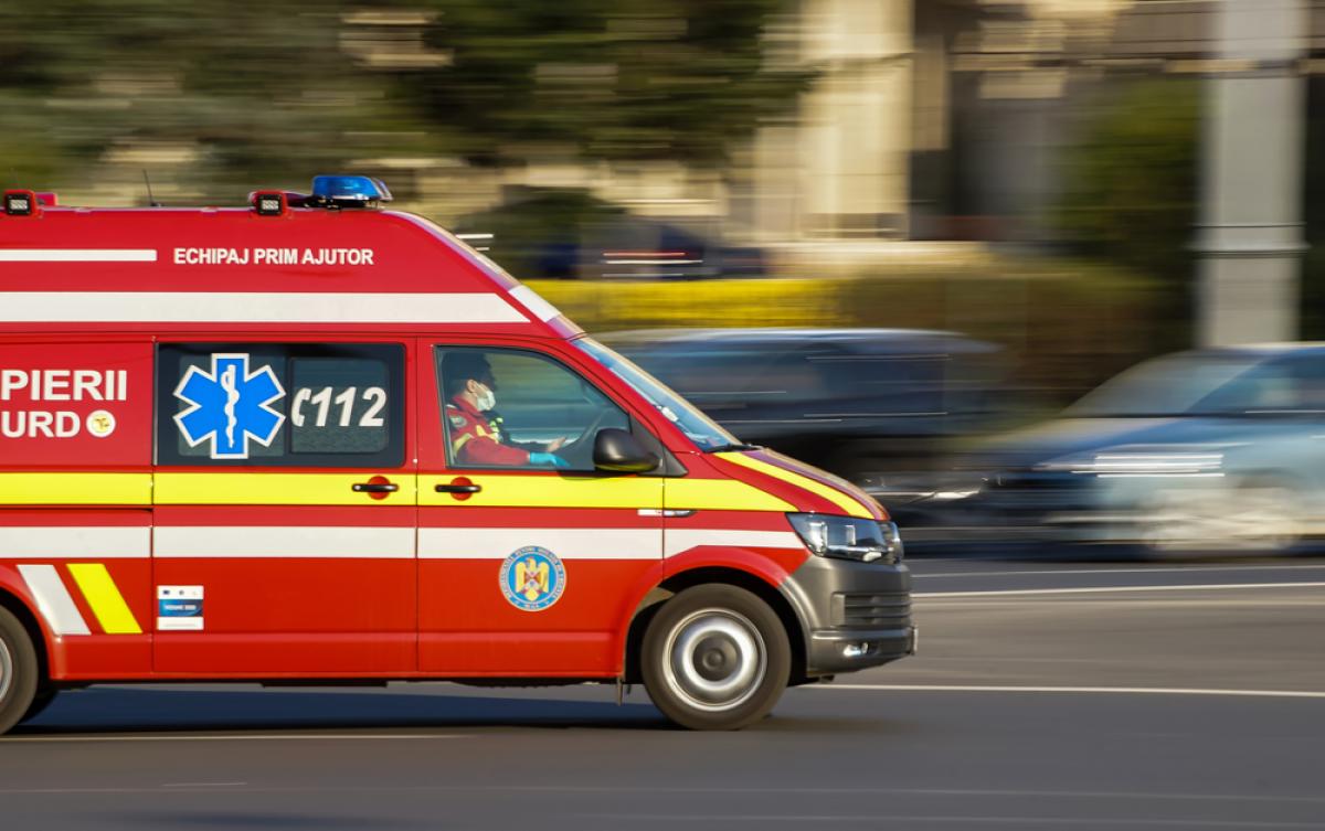 Neamţ: Bărbat în scaun cu rotile, accidentat pe o stradă din Piatra-Neamţ de un şofer care a fugit de la faţa locului