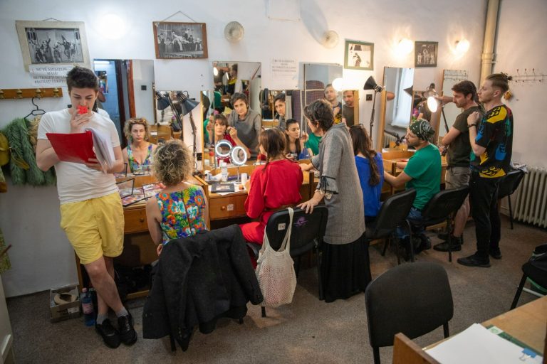 Teatrul „Luceafărul” a pregătit un spectacol neobișnuit: se desfășoară în cabina actorului