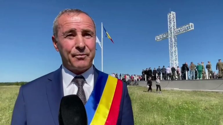 Prahova: Primarul PNL al unei comune, acuzat de hărţuire sexuală de către o subalternă. Femeia a mers cu avocat la Poliţie