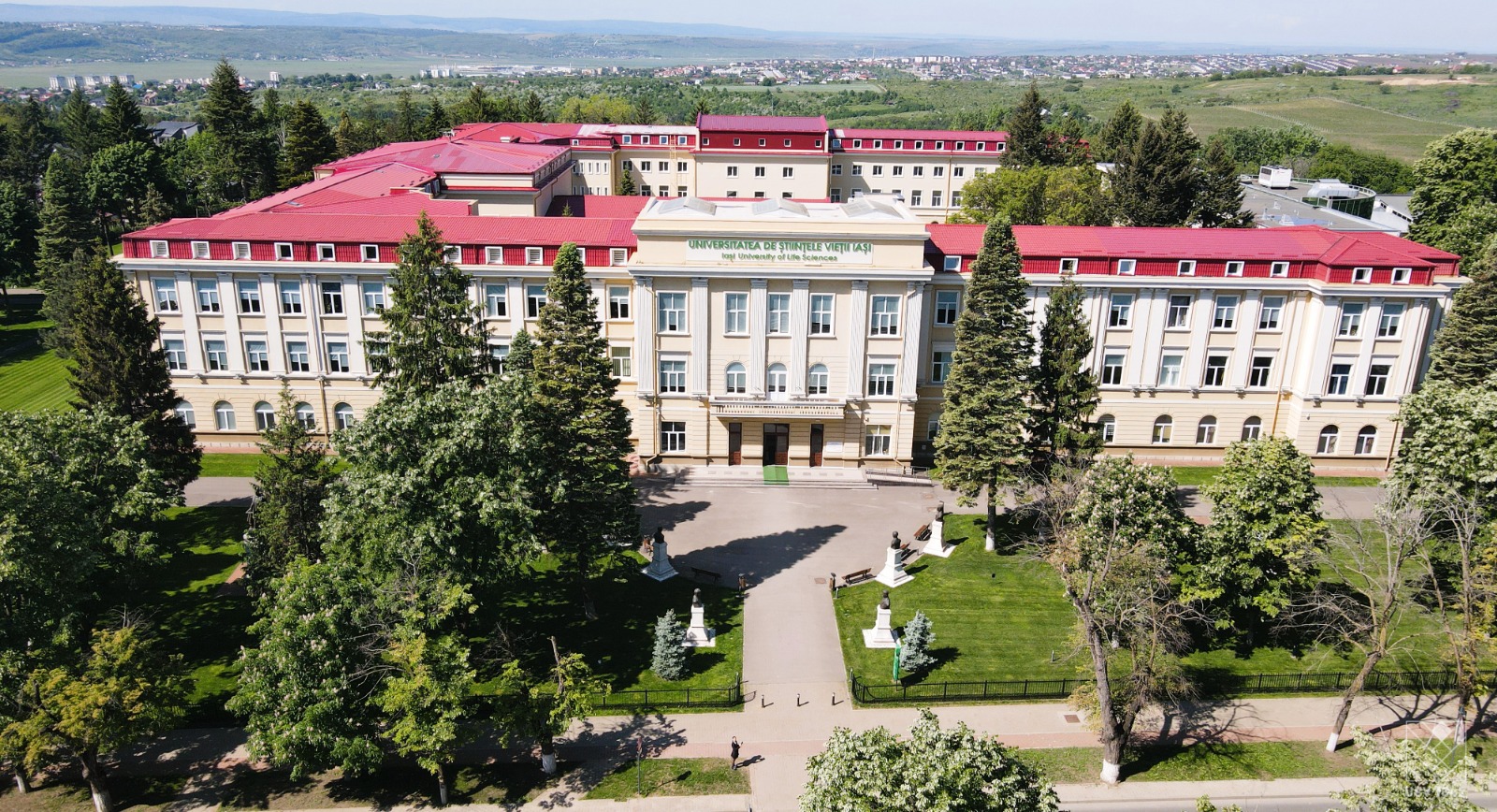 USV Iași în clasamentul universitar Round University Ranking  2024