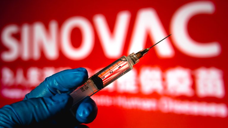 Reuters: Pentagonul a desfăşurat o campanie de influenţare împotriva vaccinării anticovid în Filipine