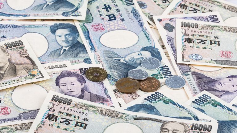 Yenul japonez a ajuns la cel mai redus nivel din ultimii 38 de ani faţă de dolar